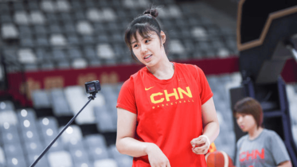大牛证券 媒体人: 李月汝收购俱乐部并非先例, 此前姚明曾收购上海队